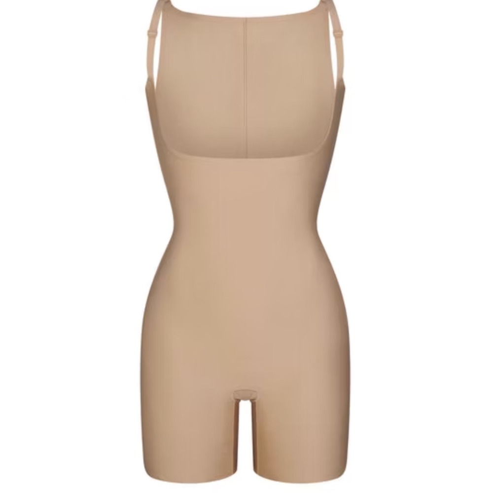STRM LINE Shape Womens Beige Mid Thigh Shapewear Bodysuit Size M